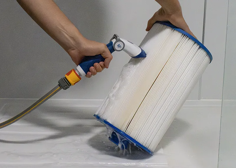 Cleaning a hot tub filter