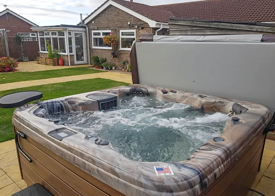 Garden hot tub