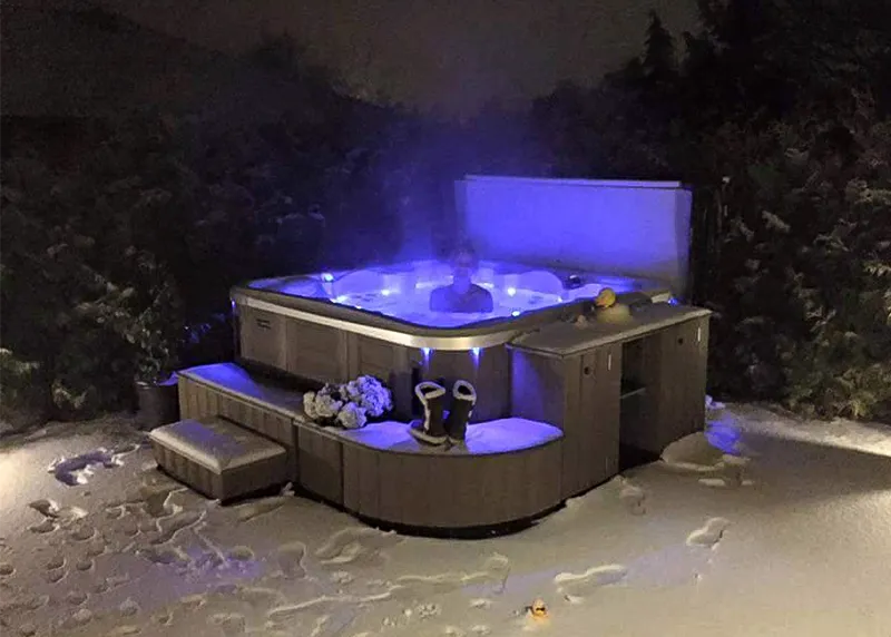 Using a hot tub in the snow