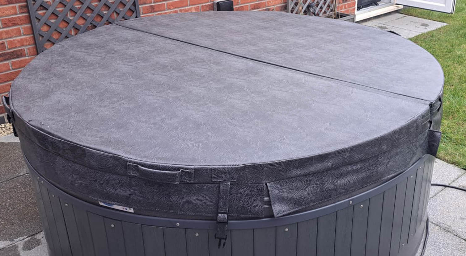 Cover fitted onto Rotospa Quattro.