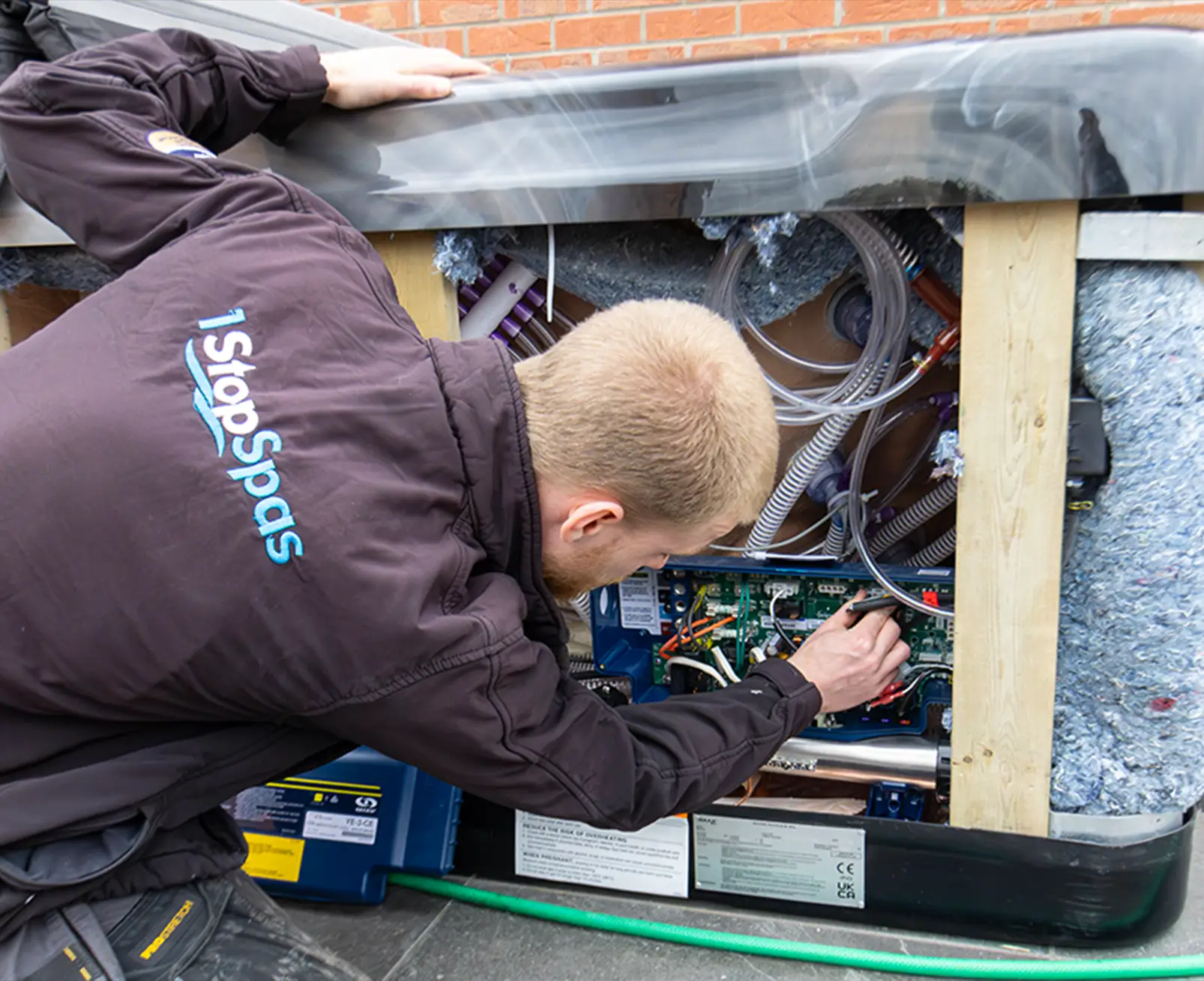 Hot-Tub-Servicing-3432423