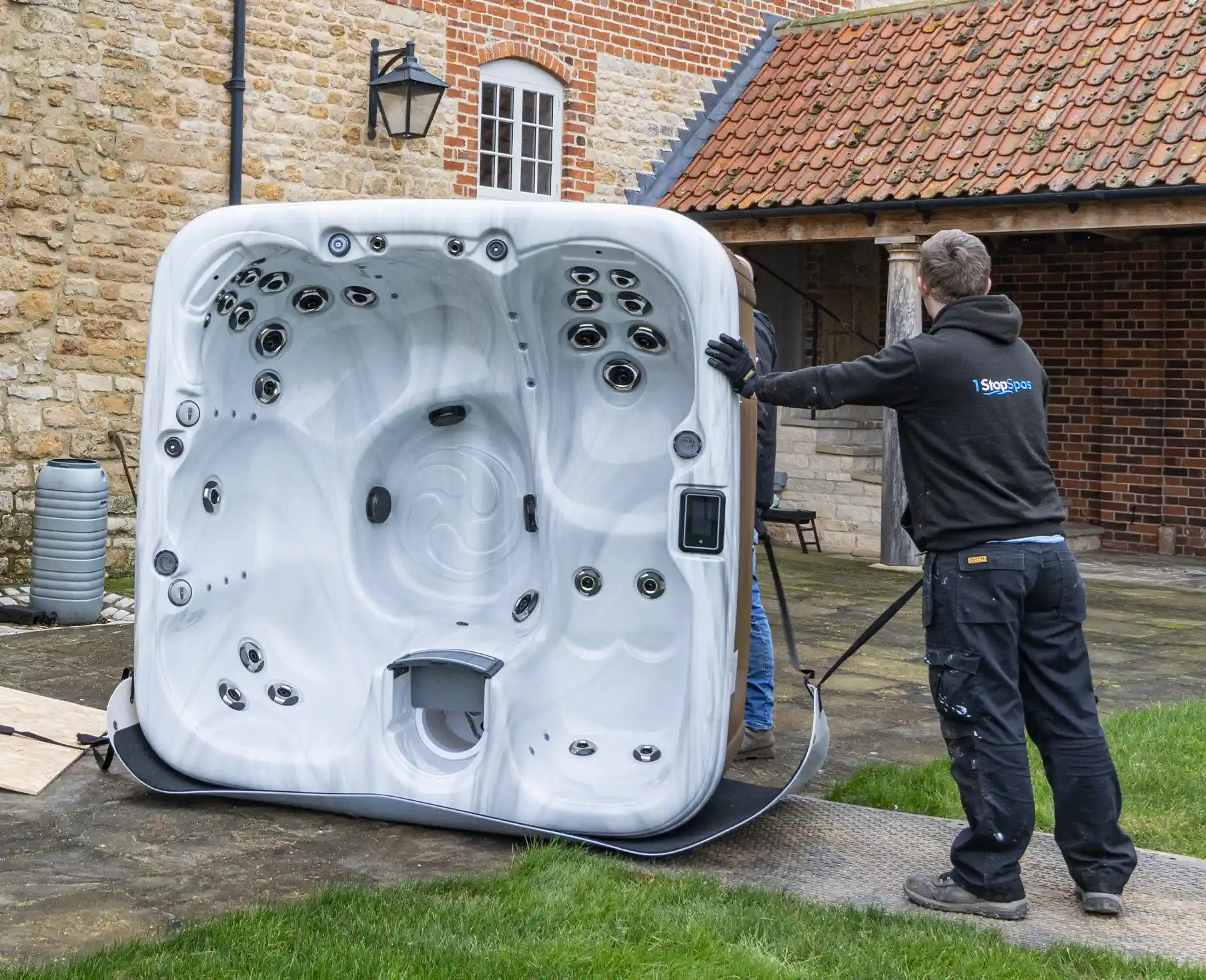 Hot-Tub-delivery-88454482