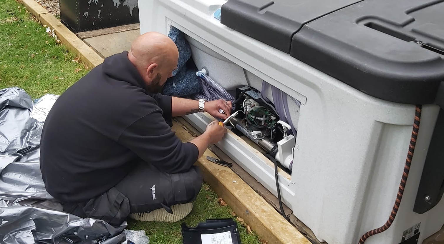 Hot-tub-servicing-3453532