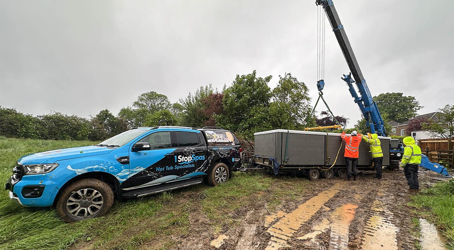 Swimspa-crane-delivery-489456