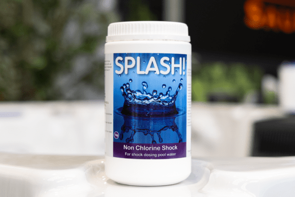 1kg Splash Non Chlorine Shock in white plastic tub with screw top lid