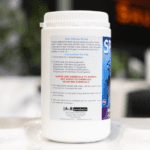 Side of 1kg Splash Non Chlorine Shock in white plastic tub with screw top lid showing dosing information