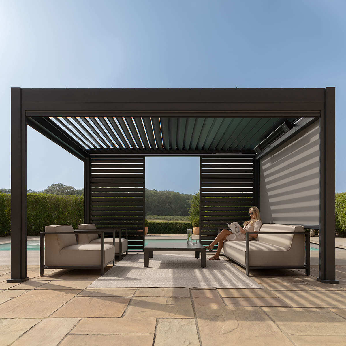 Maze-Living_Eden_Pergola7968-alu-gb-eden-304012-sq2-large